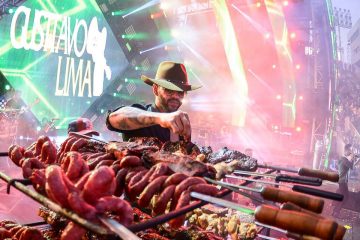 Gusttavo Lima faz churrasco e cinco horas de show em Barretos
