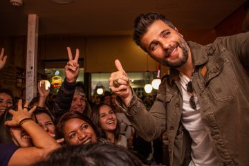 Fãs lotam shoppings de Ribeirão Preto para ver Bruno Gagliasso