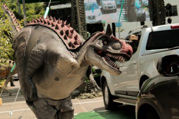 Aventura com dinossauros sem sair do carro chega a Ribeirão Preto