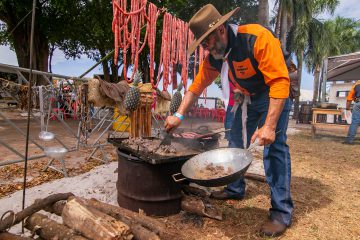 “Festival Cultura Sertaneja de Ribeirão” mantém as raízes do interior com a Queima do Alho