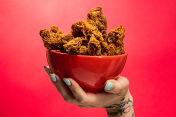 Aussie oferece dicas do que pedir no delivery para quem deseja curtir o Halloween em casa