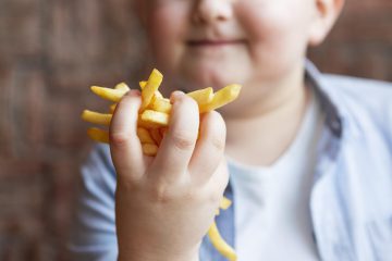 Obesidade infantil: quais os riscos para a coluna das crianças?