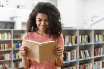 Poesia, música e teatro se entrelaçam na abertura da 23ª Feira Internacional do Livro de Ribeirão Preto