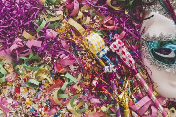 O poder dos gatilhos mentais no Carnaval: Como a psicologia explica o comportamento da multidão