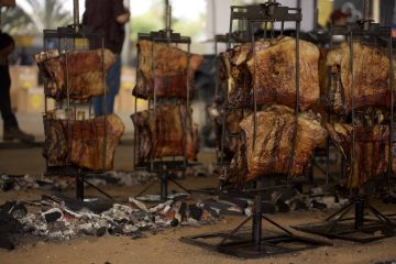 Vila Bárbaros BBQ traz técnica exclusiva de preparo do churrasco para Ribeirão Preto