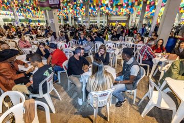 Forró e sertanejo agitam o fim de semana no Arraiá Mió di Bão Ribeirão