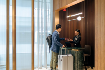 Como reduzir o estresse ao viajar: 7 dicas práticas para uma experiência mais tranquila em aeroportos e voos